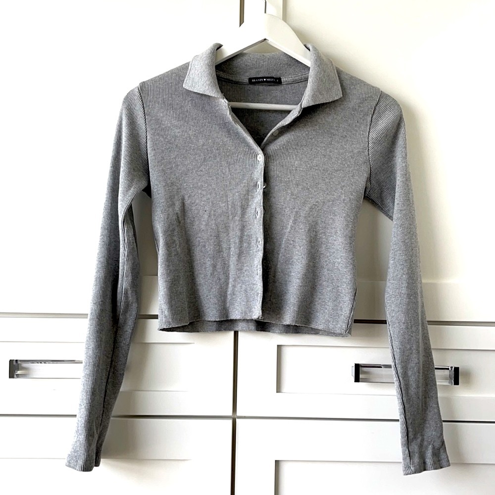 BRANDY MELVILLE grey ribbed button front shirt/short cardigan with ribbed collar